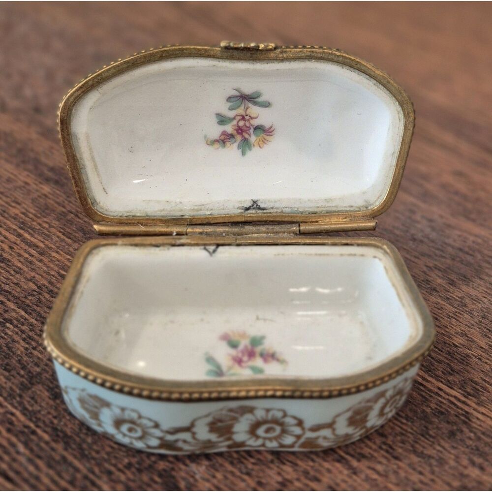 Vintage French Porcelian de Couleuvre Hinged trinket box As-is Project piece